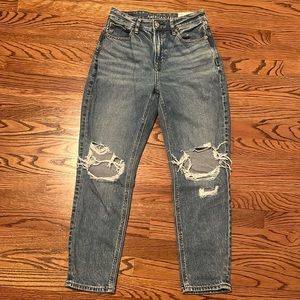 NWT American Eagle Mom Jean Size 2 short